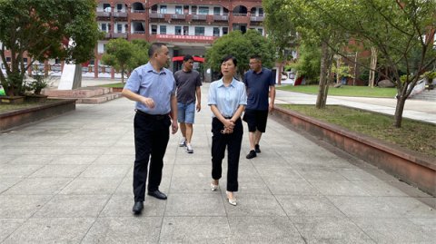 王永紅深入學(xué)校檢查指導(dǎo)學(xué)校秋季開(kāi)學(xué) 準(zhǔn)備工作